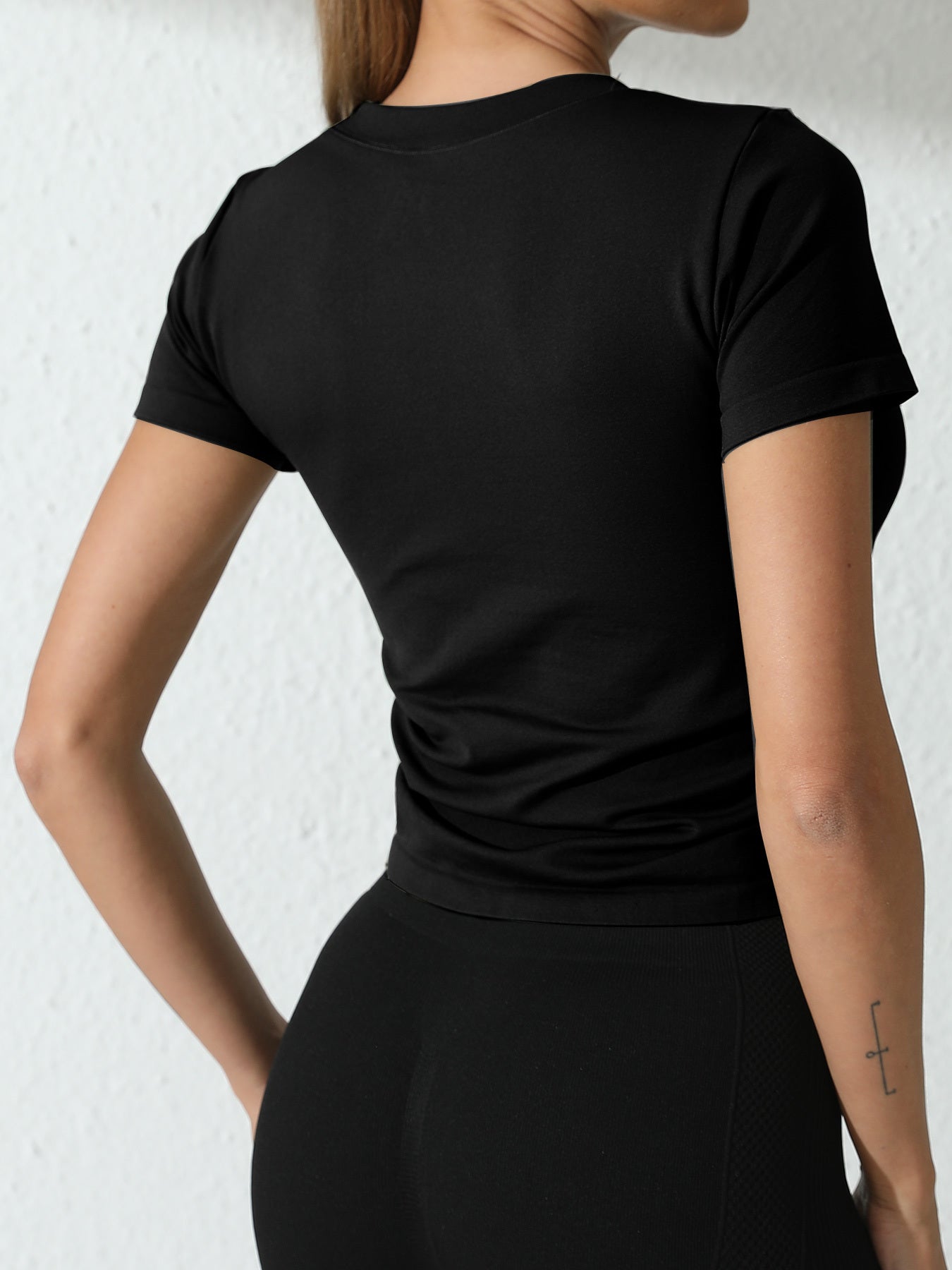 2 Packs Women's Seamless Workout Tops - Breathable Short Sleeve Athletic Shirts, Moisture Wicking Quick Dry Tees With Soft Stretch Fabric - Sureru